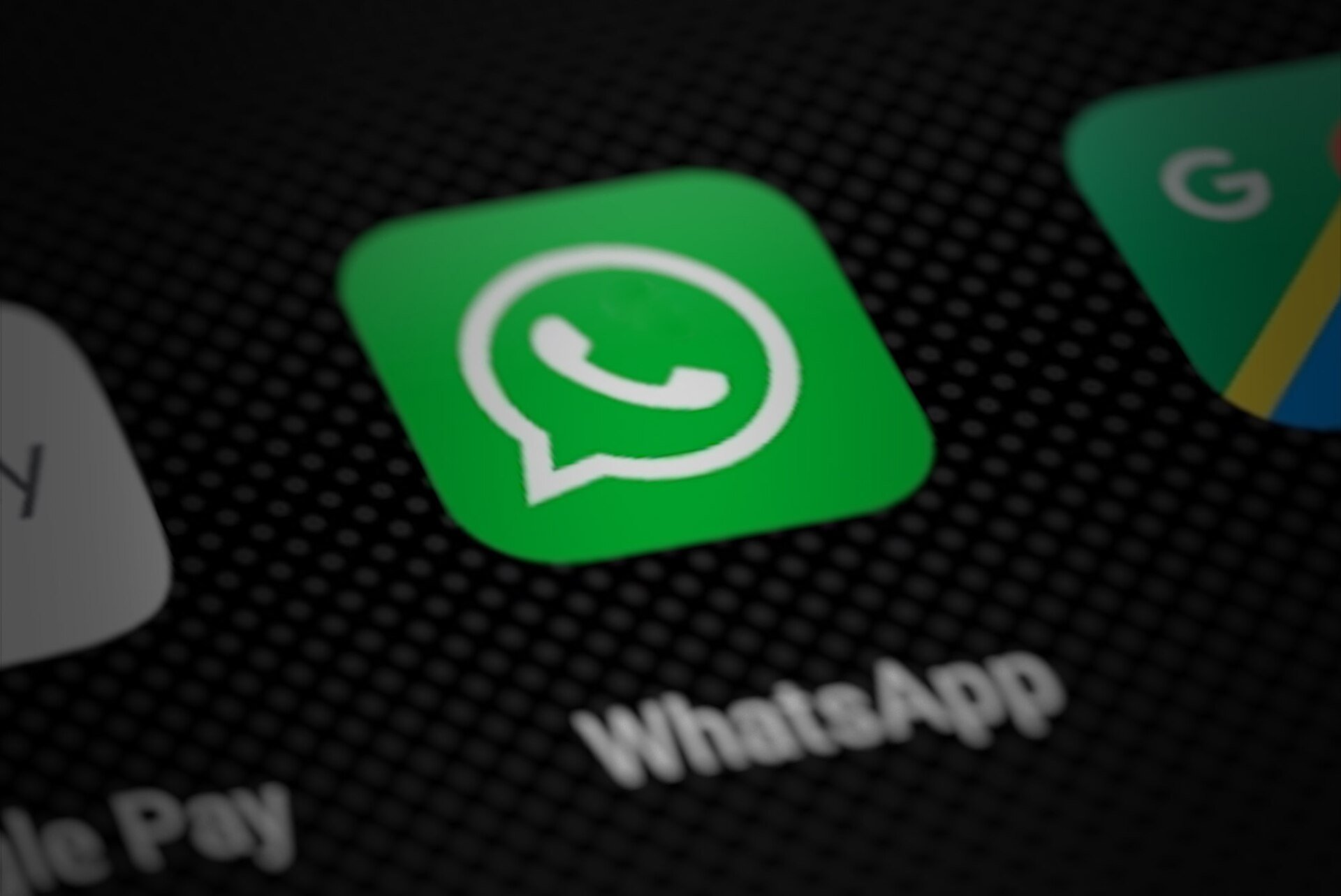 Ícone do WhatsApp na tela de um smartphone