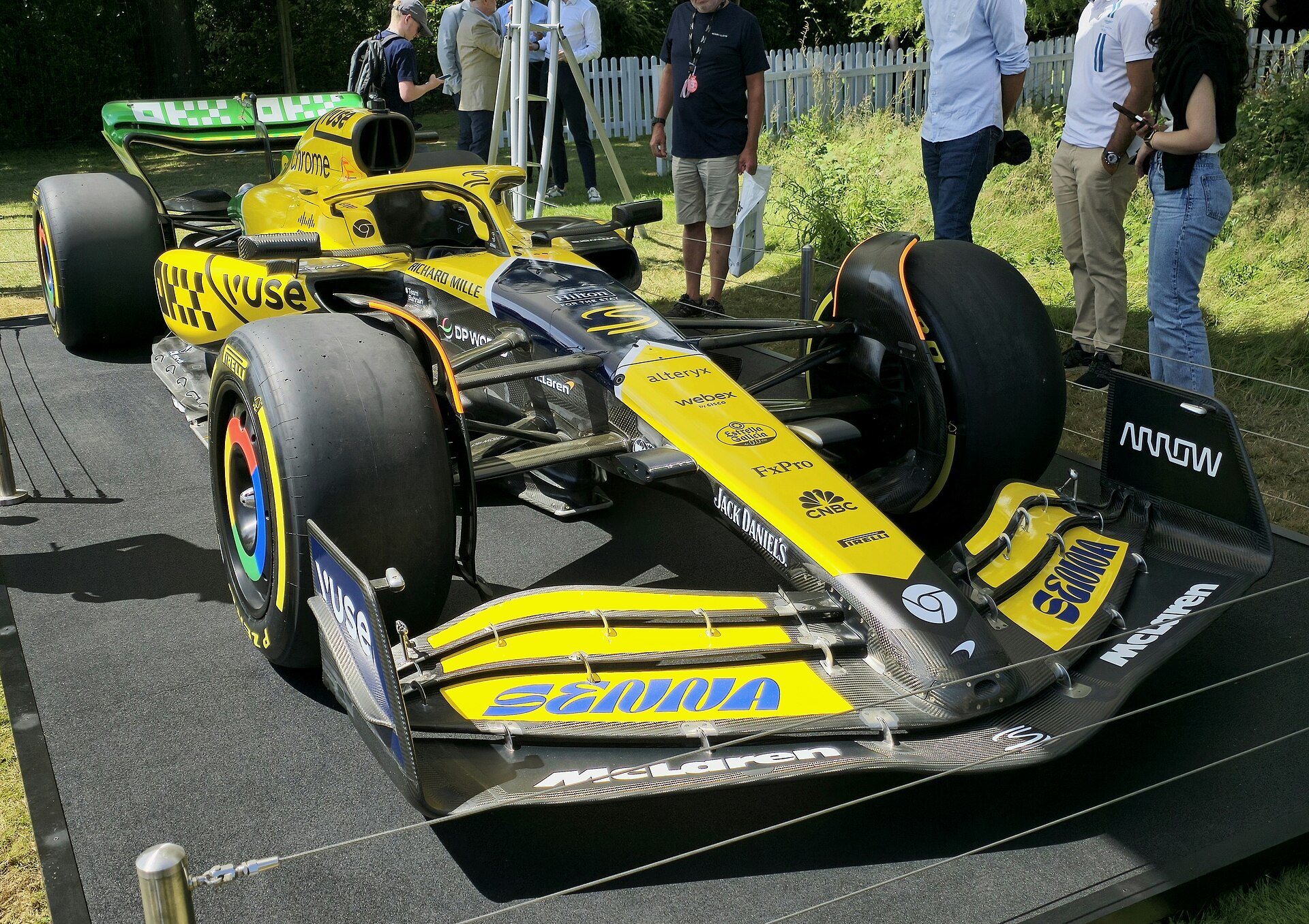 Carro de Fórmula 1 da McLaren exposto