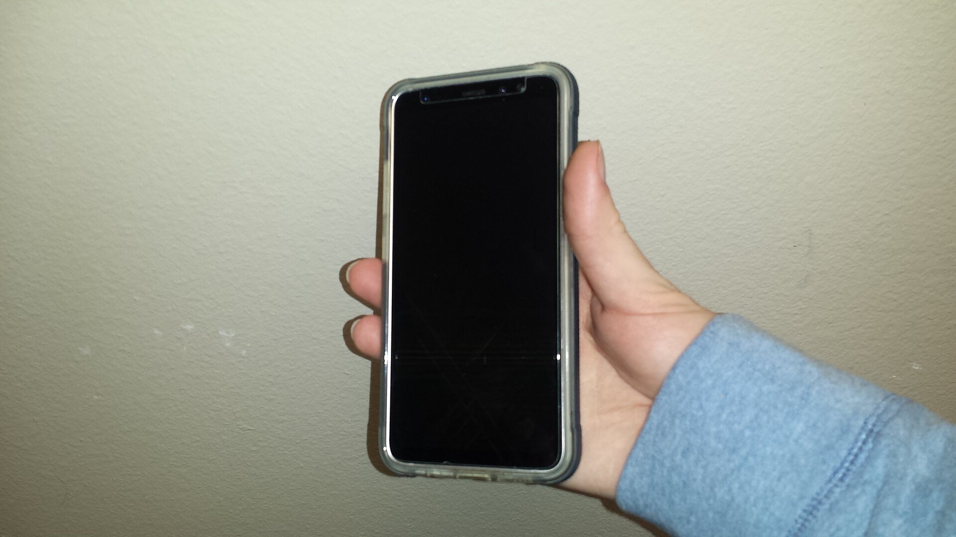 Celular Samsung Galaxy com capa protetora