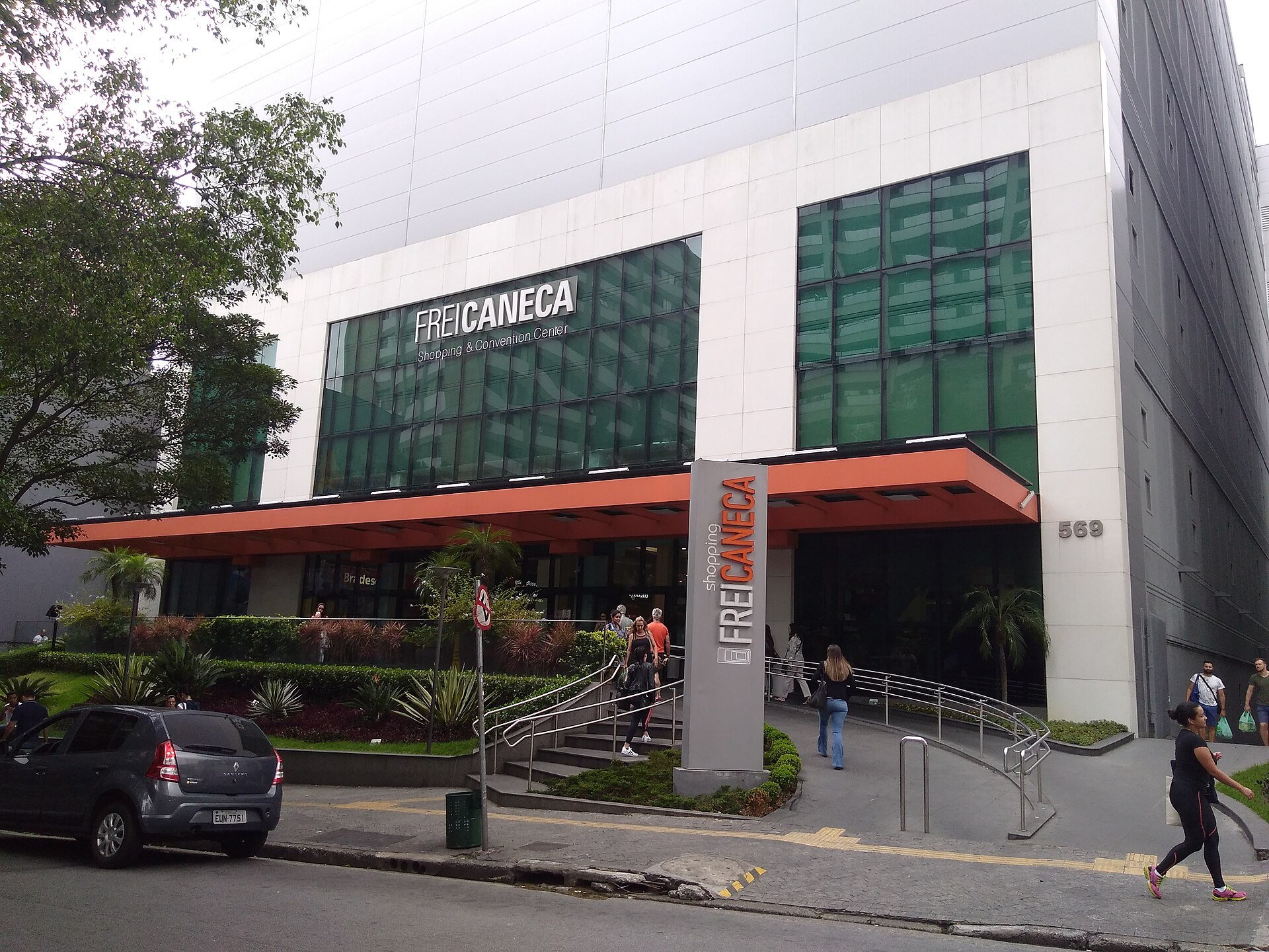 Fachada do Shopping Frei Caneca, em São Paulo