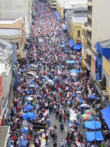 Rua 25 de Março, citada na lista Notorious Markets