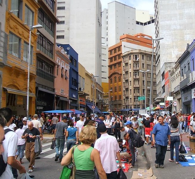 Comércio de rua na 25 de Março, São Paulo